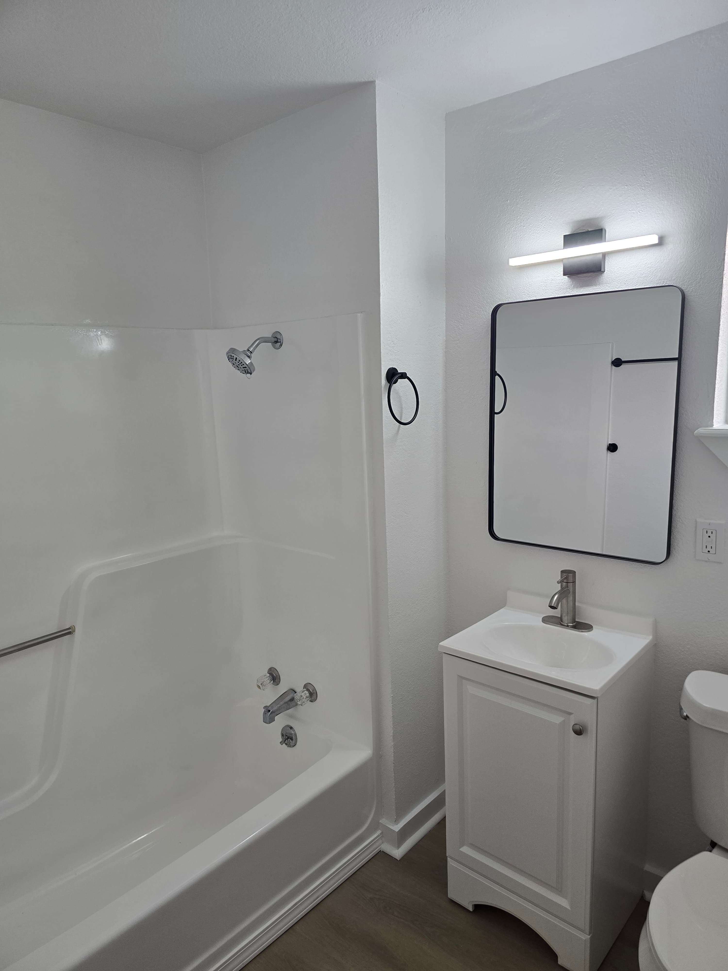 Studio bathroom bathtub and vanity